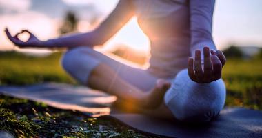 Mujer meditando