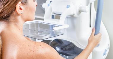 La lumpectomía es la extracción de un tumor en el seno