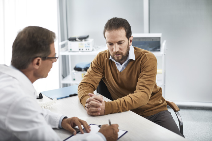 Médico explica diferencias entre infarto y angina de pecho